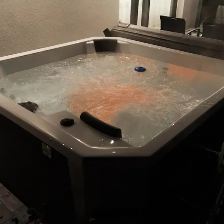 Zamkowy Zakatek - Luksusowe Z Jacuzzi Hétvégi ház Nowy Wisnicz